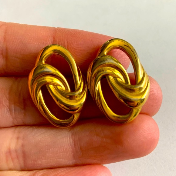 Vintage trifari knot earrings for pierced ears - Picture 3 of 5